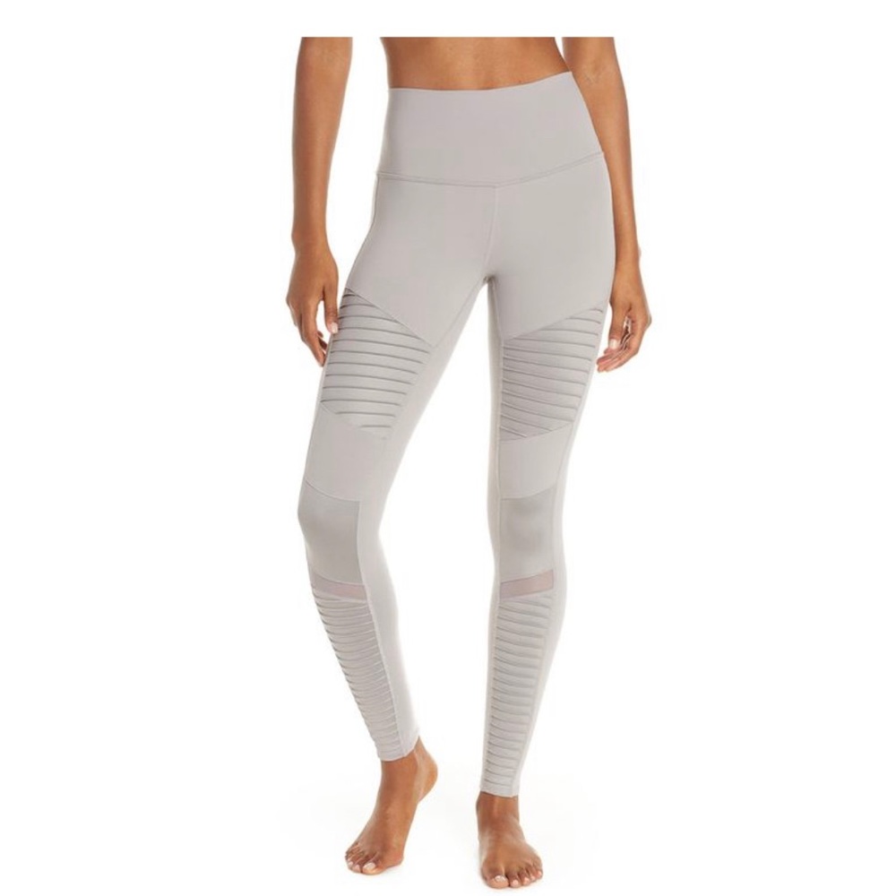 ⭐️ALO high-waist MOTTO legging in dove gray and glossy